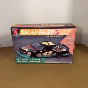 AMT ERTL 1:25 SCALE DRIVER‎ KYLE PETTY #42 MELLO YELLO GRAND PRIX 8106 Open Box